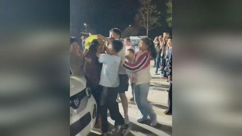 大妈迷惑老人吃瓜,揭秘网络谣言背后的真相